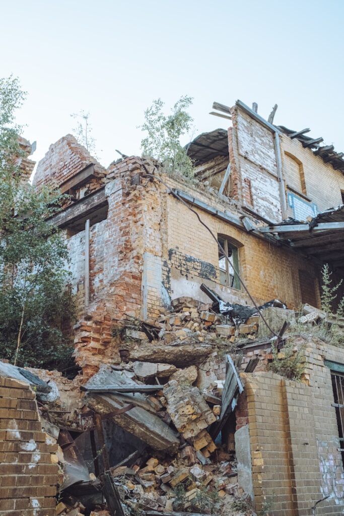 an old building that has been demolished with a lot of rubble
